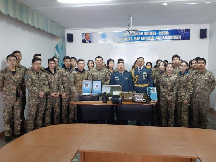 "Ұлтыңды сақтаймын десең, қызыңды тәрбиеле, Рухыңды сақтаймын десең, ұлыңды тәрбиеле"