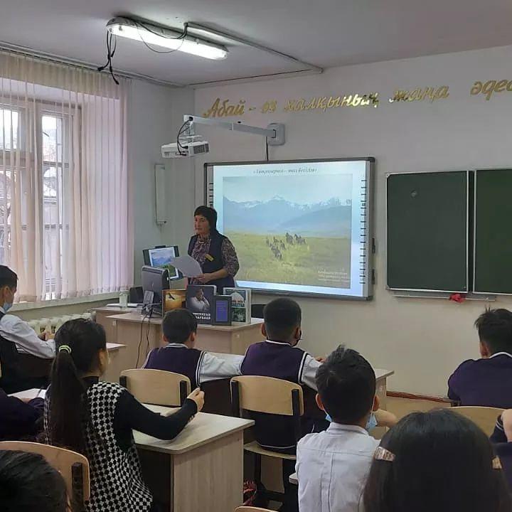 "1 желтоқсан — Тұңғыш Президент" күніне арналған тәрбие сағаттары.