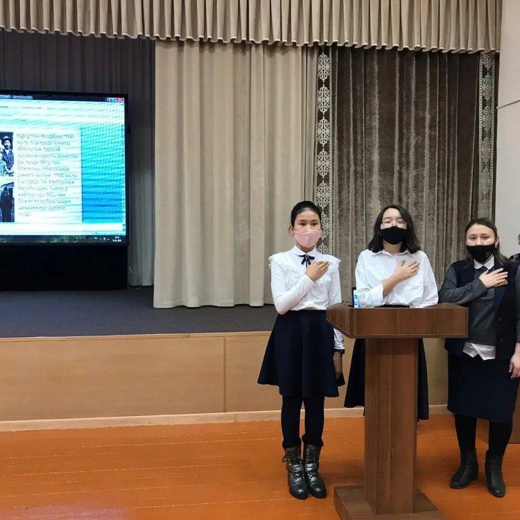 "1 желтоқсан — Тұңғыш Президент" күніне арналған 7 "В" және 7 "Г" сыныптарының тәрбие сағаттары.