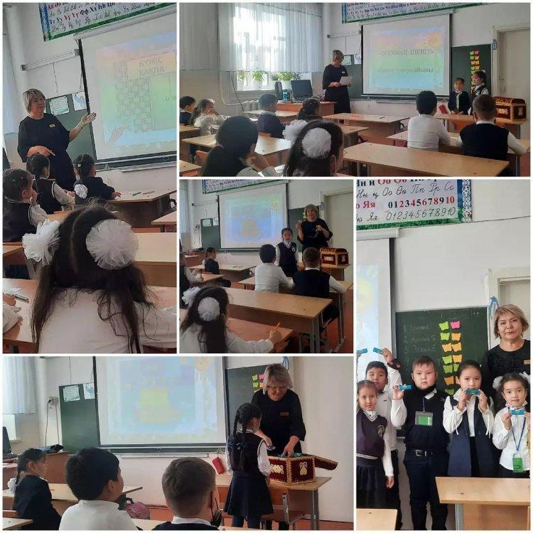 "Тәуелсіздігім тұмарым, мен де шыңға шығамын " айлық аясында 1 сыныптар арасында " ЖҮЗДЕН ЖҮЙРІК, МЫҢНАН ТҰЛПАР " зияткерлік сайыс өтті. Сайысқа қатысушылар ұлттық салт - дәстүр бойынша білімдерін ортаға салды.