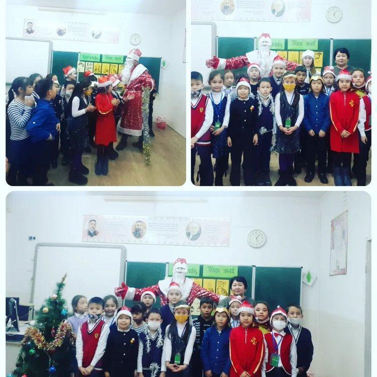 2 "Г" сыныбындағы жаңа жылдық жасыл шырша мерекесі! Жаңа жыл құтты болсын!