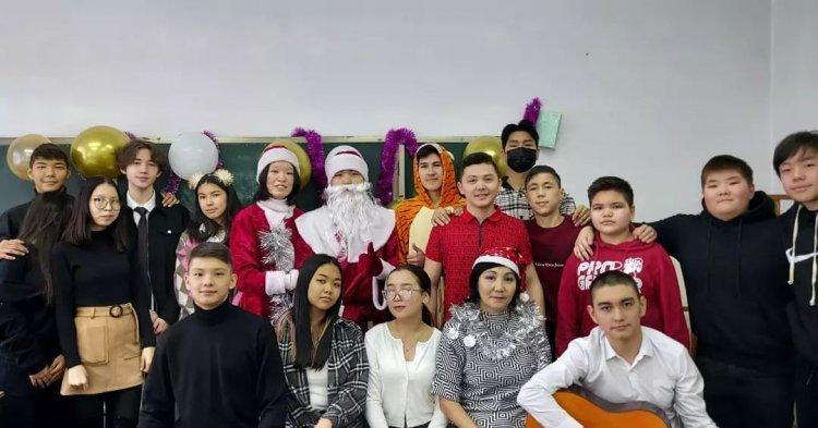Жаңа жылдық жасыл шырша мерекесі құтты болсын! 9 "Б"