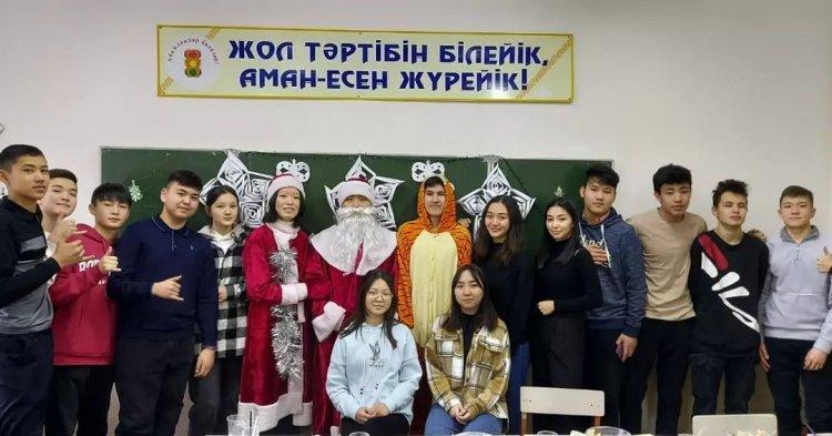 Жаңа жылдық жасыл шырша мерекесі құтты болсын! 10 "Б" сынып