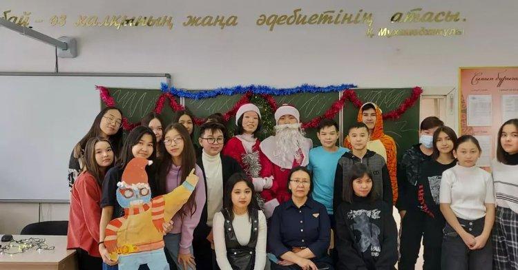 Жаңа жылдық жасыл шырша мерекесі құтты болсын! 8 "В" сынып