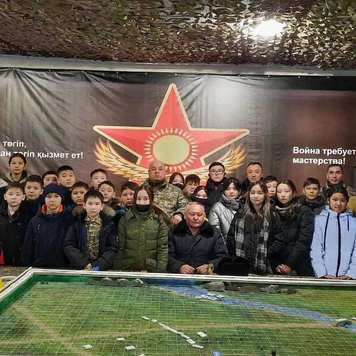 "Ыбырай Алтынсарин атындағы 37 гимназиясы" КММ оқушылары 54770 әскери бөлімінің ұйымдастыруымен оқушыларға патриоттық тәрбие беру мақсатында