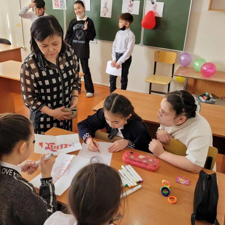 5 "А" сыныбындағы "Қыз өссе - елдің көркі" тақырыбындағы тәрбие сағаты. Сынып жетекшісі: Жарылгасинова Ж.Г.