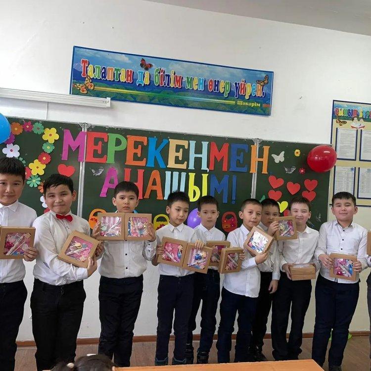 3 "Ә" сыныбындағы Халықаралық әйелдер күніне арналған тәрбие сағаты. Сынып жетекшісі: Азамаова Ә.М.