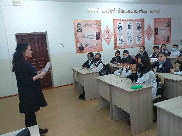 6 "Б" сыныбындағы "Қызым саған айтам" тақырыбындағы мерекелік тәрбие сағаты. Сынып жетекшісі: Сыдықова Ж.Т.