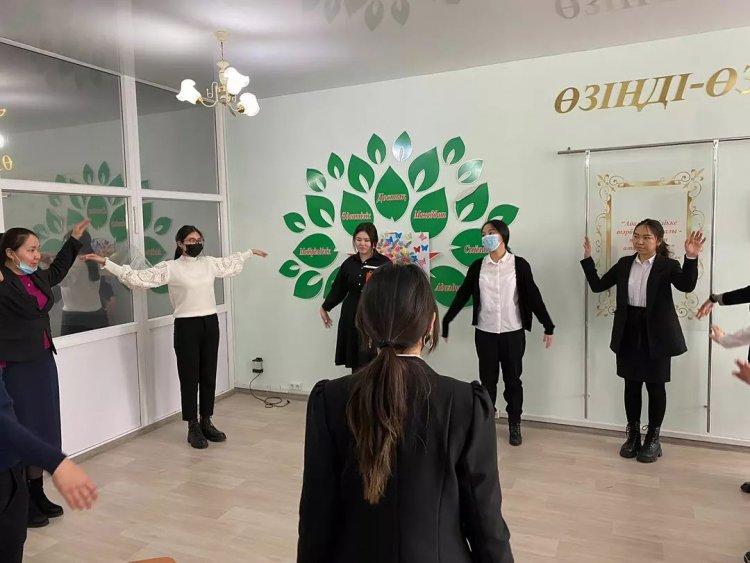 Гимназия қабырғасында «Алтын белгіге» және «Үздік аттестатқа» үміткер оқушыларына психологтар тарапынан психологиялық қолдау көрсету мақсатында әр түрлі ойын-жаттығулардан құралған тренинг ұйымдастырылды.