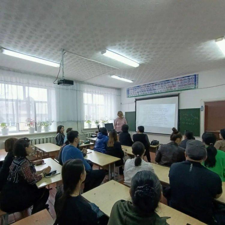 1 "Б" сыныбындағы ата-аналар жиналысы. Сынып жетекшісі: Болсынбекова С.Р.