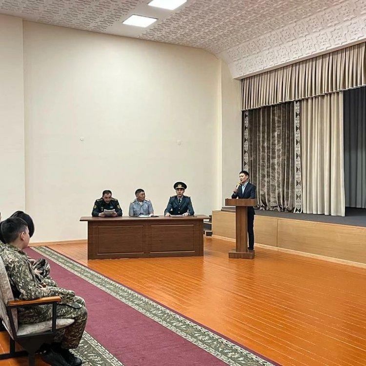 «ҚР Қарулы күштерінің» және «Ұлы жеңіс» мерекелері қарсаңында «Жас сарбаз» сыныбы және 8 - 10 сынып оқушыларына төмендегі тақырыптар бойынша баяндама оқылып, бейнероликтер көрсетілді.