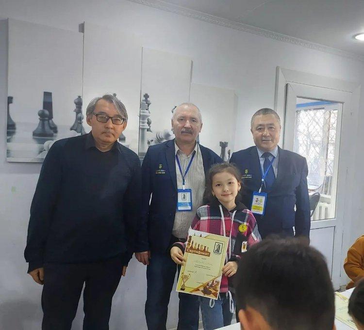 3 "Ә" сынып оқушысы Абдилова Айша шахматтан 4-разрядқа өтті! Құтты болсын!👏👏👏 Келешекте биіктерден көре берейік🌟💖👍