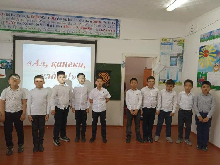 3 "В" сыныбындағы мерекелік "Отан қорғаушылар күні" мерекесіне арналған "Ал, қанеки ұлдар!" сайысы. Сынып жетекшісі: Қайырханова А.С. #отанқорғаушысемей2022 #балаларжылысемей