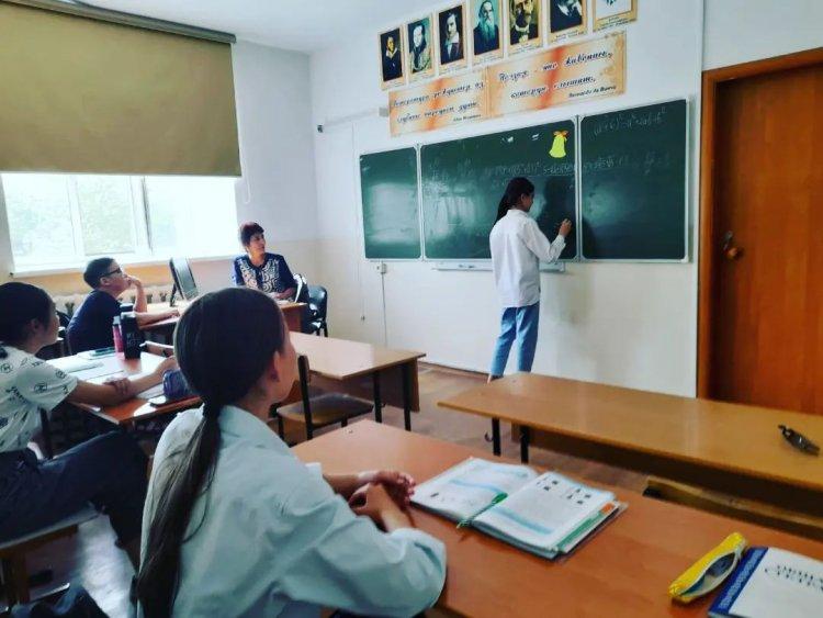Тақырыбы: Квадрат түбір қасиетіне есеп шығару.  Мақсаты: Квадрат түбірдің қасиетін қолданып өрнекті ықшамдай білуге үйрету  Пән мұғалімі: Ибраева Т. С.
