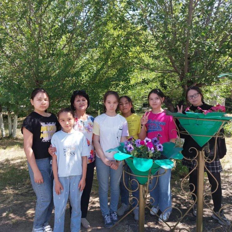 Бүгін, яғни 08.06.2022 күні Жазғы мектепте 6-сыныптарда қазақ әдебиетінен "Абайдың табиғат лирикасы" тақырыбындағы сабақ табиғат аясында өткізілді.