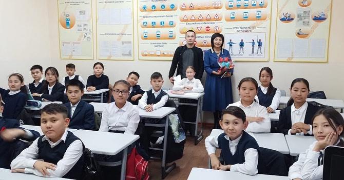 Ұстаздар күніне орай 6 "Б" сыныбында "Мұғалім- киелі мамандық" атты тәрбие сағаты өтті.