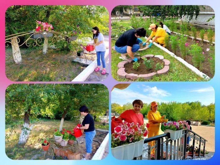 Білім ордамыздың ауласына сөз жетпес сұлулық пен көз тоймайтын әсемдік сыйлаған ұстаздарымызға алғыс білдіреміз! Сіздердің ерен еңбектеріңіз қашан да бағалы!