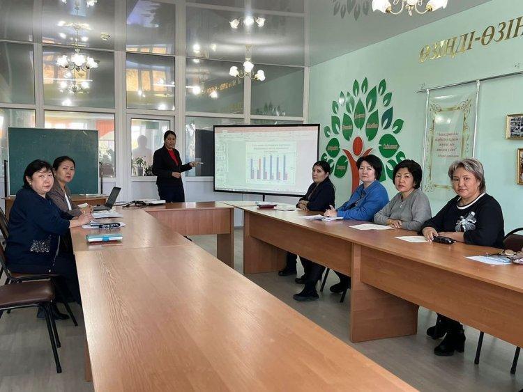 4 қазан күні "1 - сынып оқушысының мектепке бейімделу ерекшелігі және ата-ана мен ұстаздың өзара байланыста болудың маңызы" тақырыбында