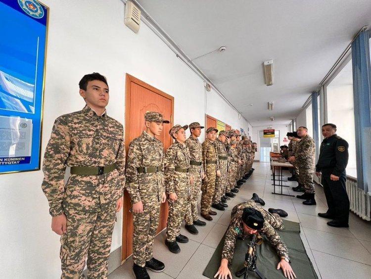 11.11.2022 күні 8 А "Жас Сарбаз" сыныбы қалалық Әскери-техникалық мектепке ашық есік күніне қатысты. Жетекшісі: Сарсеков Б. К.