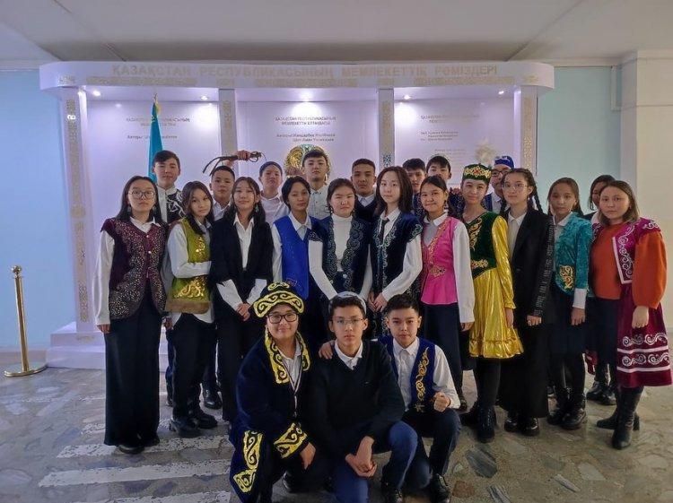 ⚜️KAZAKH NATIONAL DAY⚜️ 8 “В” сынып оқушылары “Ұлттық құндылықты ұлықтайық!”