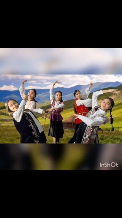 Тәуелсіздік күні қарсаңында ұлттық құндылықтарды дәріптеу мақсатында ұйымдастырылған ⚜️KAZAKH NATIONAL DAY⚜️ акциясына 9 “Ә” сынып оқушылары белсенділікпен қатысты.