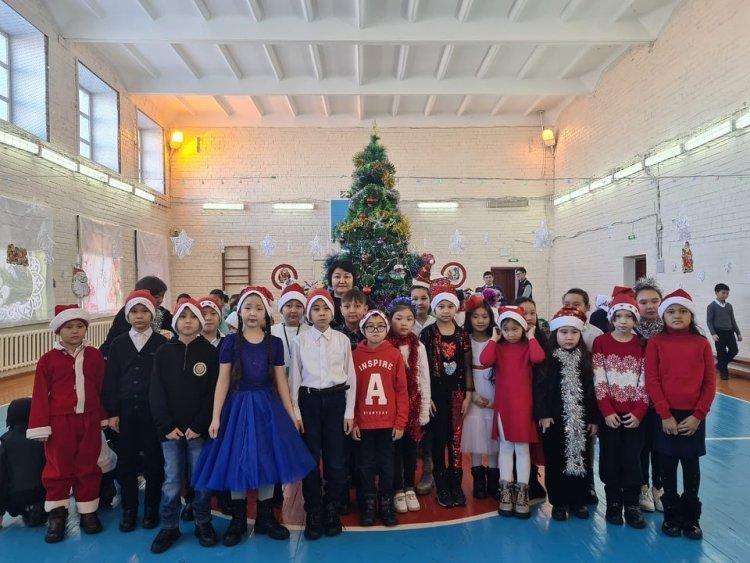 Жаңа Жылдық "Жасыл шырша" ертеңгілігі. 3"Ә" сыныбы. Сынып жетекшісі: Кененбаева С. А.