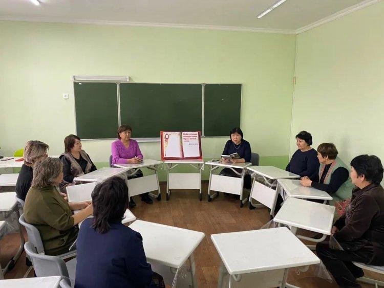 Бастауыш сынып бірлестігінде 4 қаңтар күні «Оқуға құштар мектеп-оқуға құштар ұлт» жобасы аясында Санжар Керімбайдың «Бейсен және Болмыс» кітабын талқылауға арналған дөңгелек үстел өткізілді.