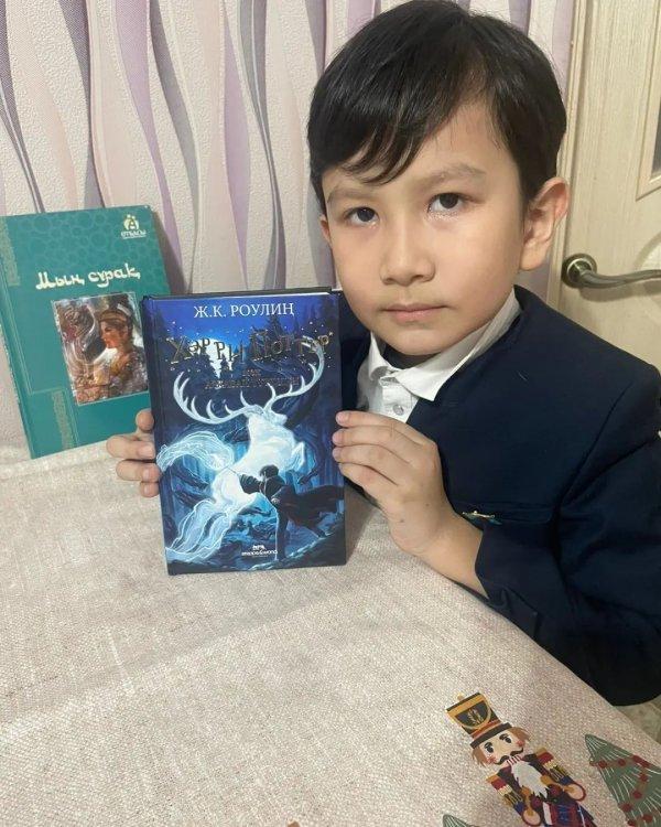 2 "А" сынып оқушысы Мустафин Ерасыл "Қыста оқимыз" акциясы аясында қысқы демалыста оқыған кітабы. Сынып жетекшісі: Ынтыкбекова Т.Б