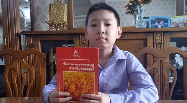5 "Ә" сынып оқушысы Дарынұлы Бекасыл "Қыста оқимыз" акциясы аясында қысқы демалыста "Салт- дәстүр сөйлейді" кітабын оқыды. Сынып жетекшісі: Мейрамгуль Мубараковна #қыстаоқимыз