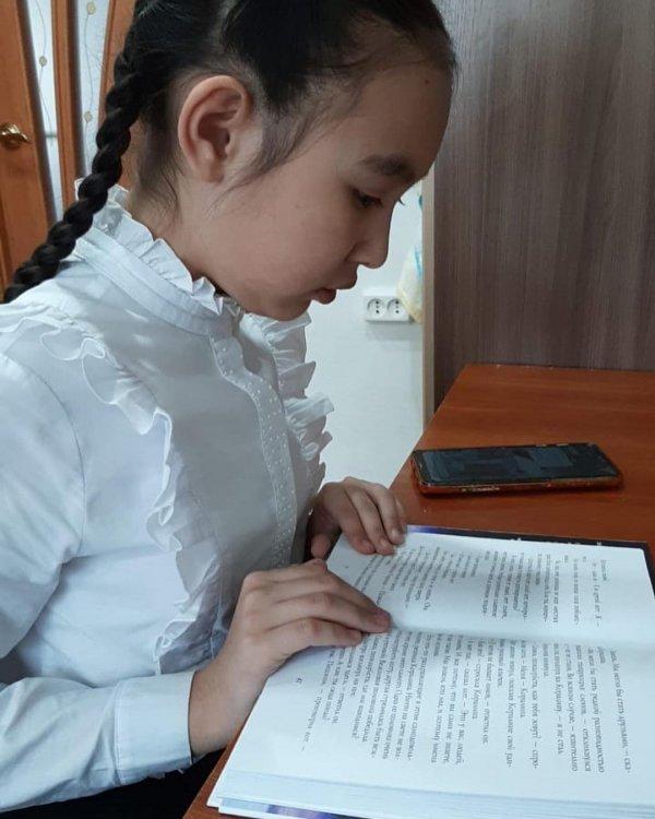 5 "Ә"сынып оқушысы Мұқатай Іңкәр Ақылжанқызы "Қыста оқимыз" акциясы аясында қысқы демалыста Нил Гейманның "Коралина" кітабын оқыды. Сынып жетекшісі: Мейрамгүл Мубараковна
