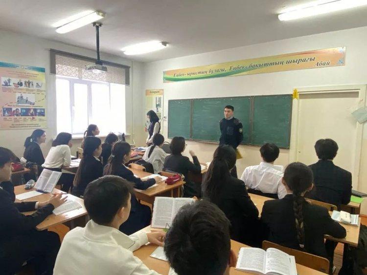 Орталық ОП ОМПС МӨБ УИП полиция лейтенанты М. Т. Советхановпен "Жолдағы қауіпсіздік" және құқық бұзушылықтың алдын алу туралы профилактикалық әңгіме жүргізілді