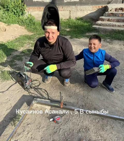 «Ата кәсібі- бала кәсібі» Әкесімен бірге қолөнер бұйымын жасау. 5 "В" сынып. Кусаинов Асанали. Дәнекелеу ісінің шебері болу арманым
