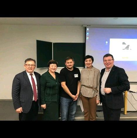 Кәсіптік бағдар беру жұмысы аясында «8 наурыз Халықаралық әйелдер күніне» орай «Анамның мамандығы» таныстыру сайысына қатысушы 4 «Г» сынып оқушысы Амиргалинова Бақытнұрдың анасына алғыс білдіреміз!