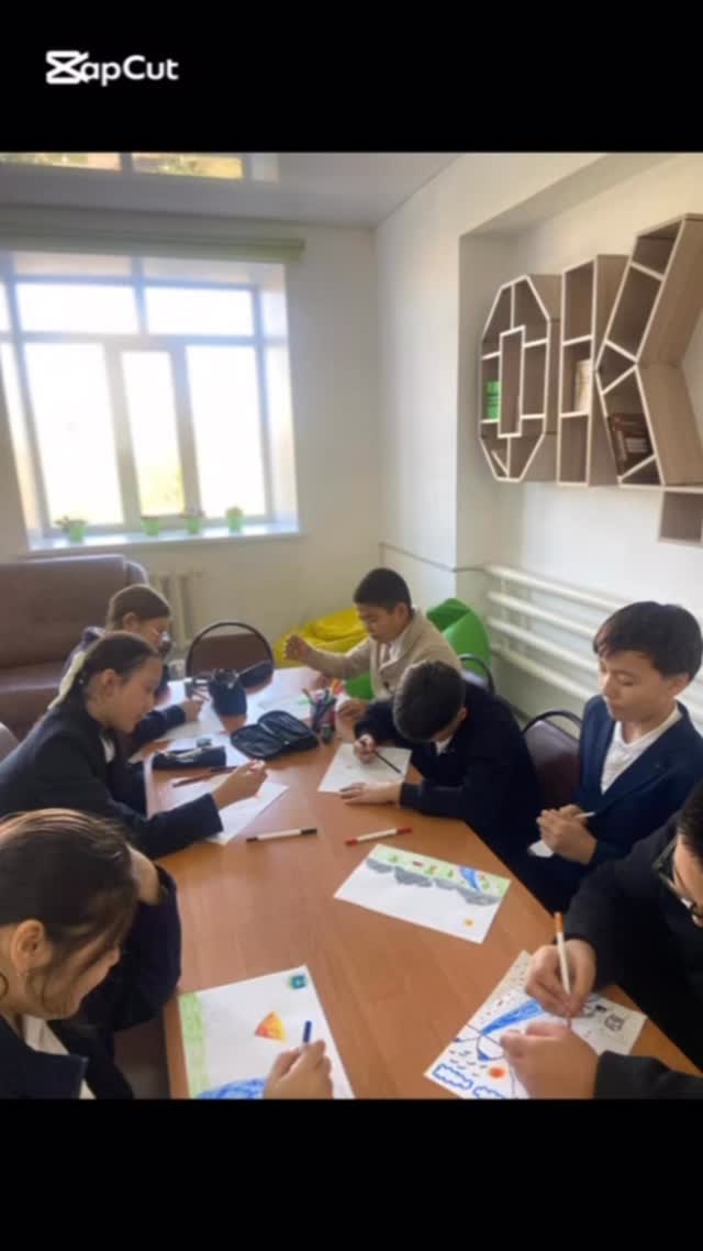 «10 – қазан – Дүниежүзілік психикалық денсаулық күніне» орай 7 сынып оқушыларына гимназия педагог психологы Ұлықпанова А.Н. «Менің ішкі әлемім» атты арттерапиясы жүргізілді.