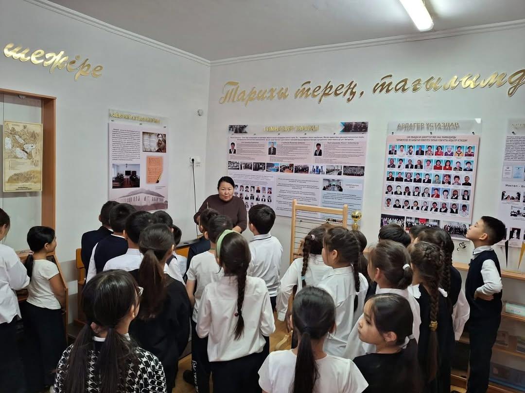 20.10.2025 ж “Ыбырай Алтынсарин атындағы №37 гимназиясы” КММ музейде “Дала қоңырауы” атанған ұлт ұстазы Ыбырай Алтынсариннің 20 қазан туған күніне орай “Ыбырай-ұлы ұстаз” атты 4-сыныптар арасында танымдық сағат өтті.