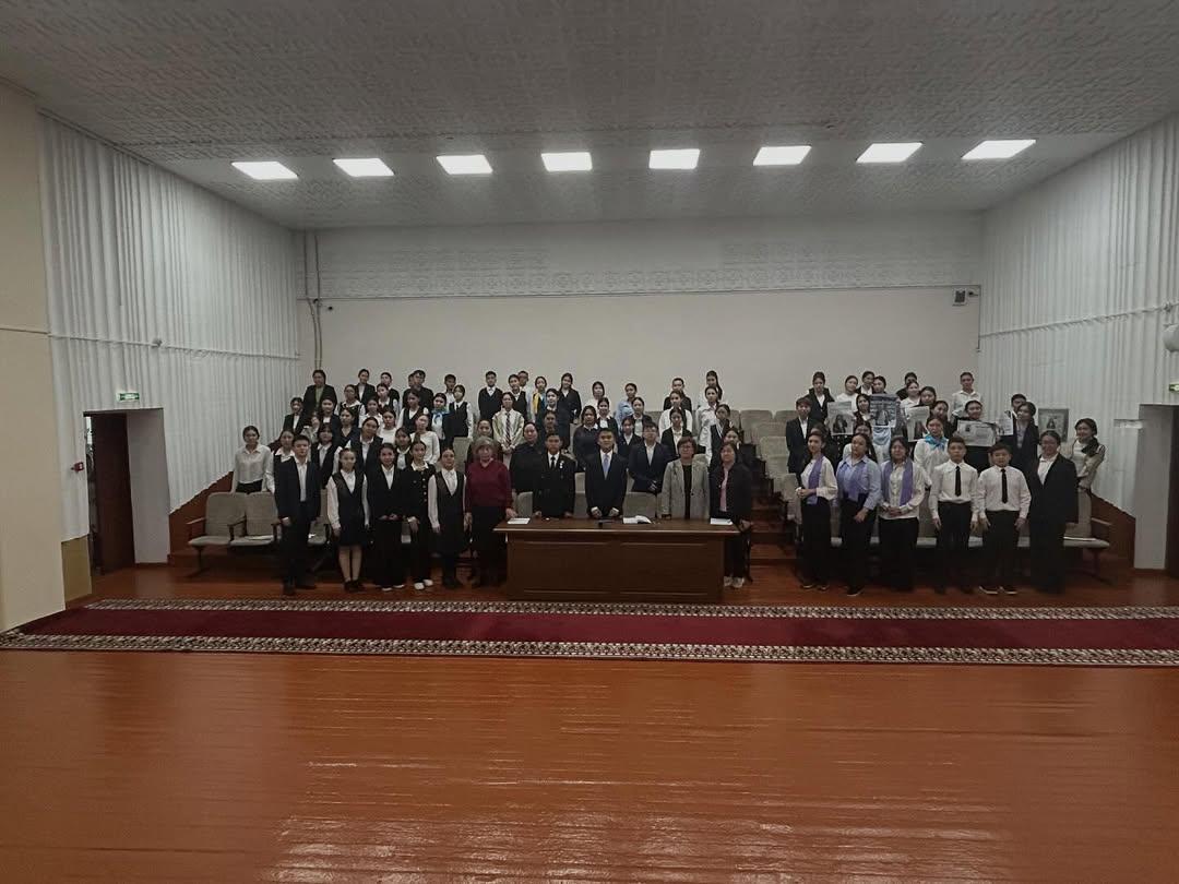 21.10.25 күні гимназиямыздың сынып активтері мектеп Парламентінің Президенттігіне үміткерлердің бағдарламаларымен танысты.