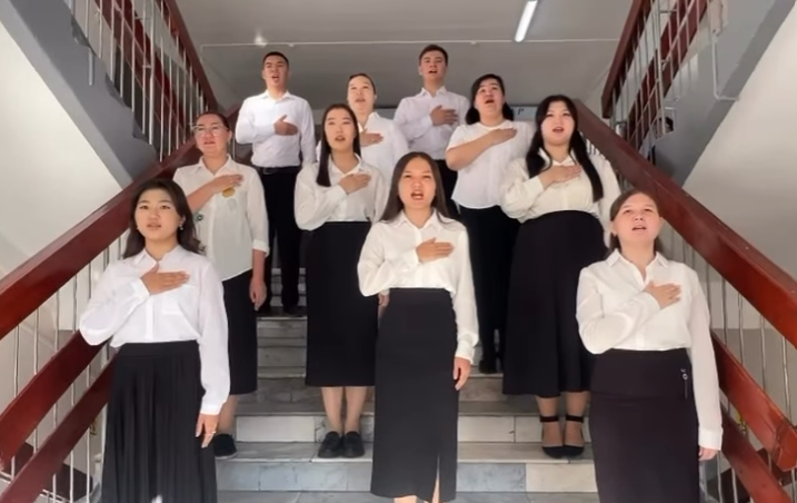 25-қазан — Республика күніне орай “Жас ұстаздар” ұжымы “Әнұран айту” челленджіне белсене қатысты.