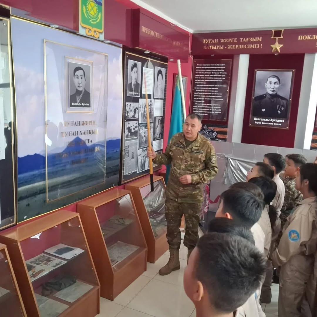 «Ыбырай Алтынсарин атындағы №37 гимназиясы» КММ-нің 6 «А» - «Жас Сарбаз» сыныбының оқушылары Семей қаласындағы Әскери -техникалық мектебіне барып ашық есік күніне қатысып қайтты.