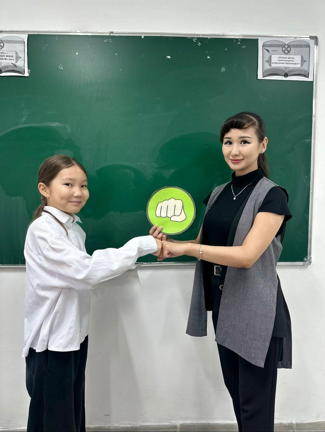 5 «А» сыныбында АПҚО-ның бағдарламасына сәйкес тренинг ЗОРЛЫҚ-ЗОМБЫЛЫҚҚА ЖОЛ ЖОҚ: ШЕКАРАҢДЫ ТАНЫ, ҚОРҒАНУДЫ ҮЙРЕН!- атты сынып сағаты өтті