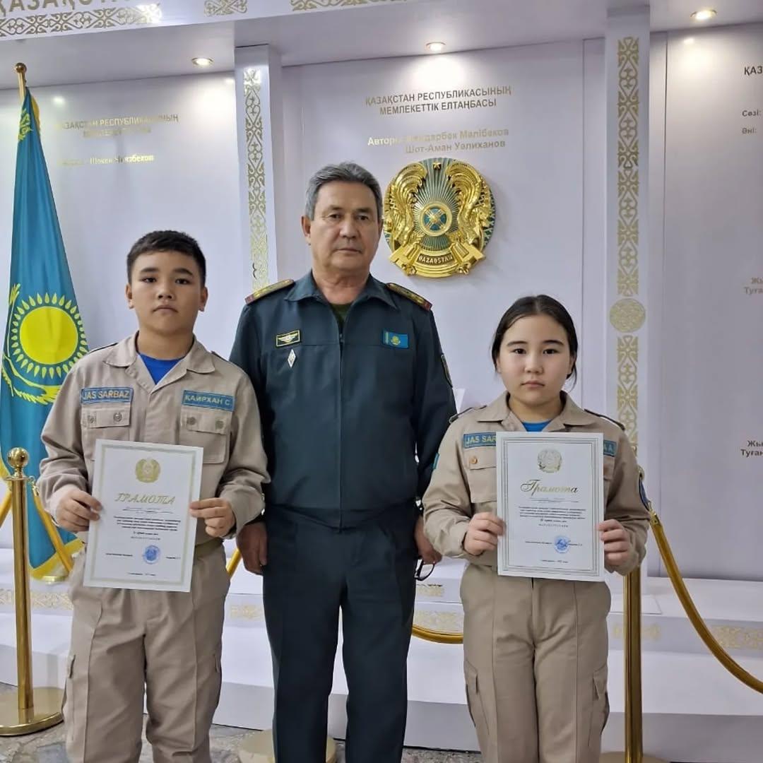 Семей қаласы мектептерінің жас сарбаздар және әскери -патриоттық клубтарының 6-8 сыныптар арасындағы әскери -спорттық жарыста жекелей түрі пневматикалық винтовкадан атудан сайыс ұйымдастырылып