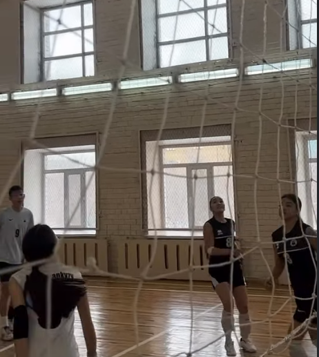 Тәуелсіздік күніне орай 8–11 сынып оқушылары арасында mix форматта волейбол турнирі ұйымдастырылды.