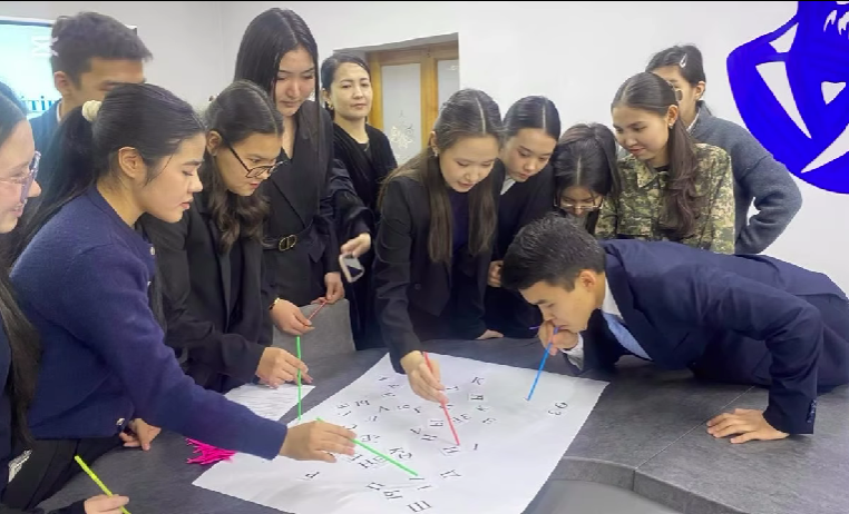 Гимназиямызда “Алтын белгі”белгісі және “Үздік аттестатқа”үміткер 11-сынып оқушыларына арналған «Жетістікке жетелейтін сенім» тақырыбында мазмұнды іс-шара өтті.