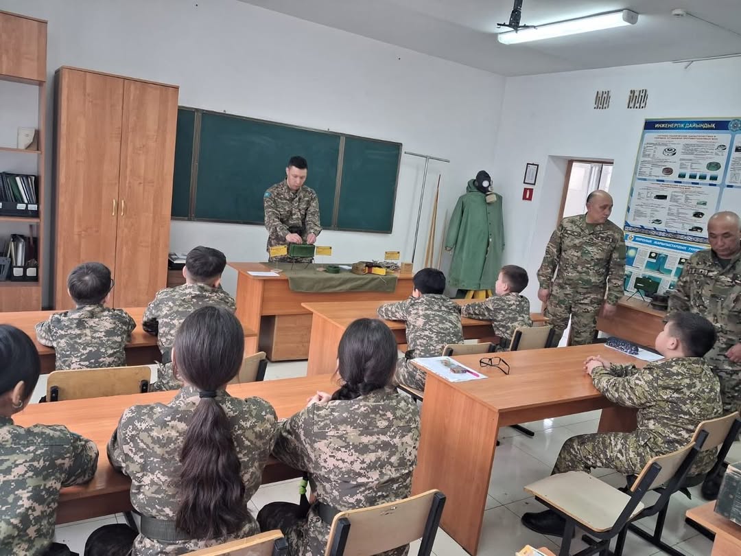 04.03.26 күні Әскери техникилық мектептің ашық есік күніне «Жас сарбаз» сыныбының оқушылары қатысты.