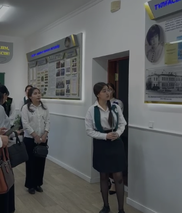 Заманауи үлгіде жабдықталған академик ҚАНИПА ОМАРҒАЛИҚЫЗЫ БІТІБАЕВА атындағы республикалық ғылыми-әдістемелік зертханаға келген қонақтарға "ҚАНИПА ӘЛЕМІ" үйірмесінің мүшелері қазақ, орыс, ағылшын тілдерінде таныстырылым жасады.