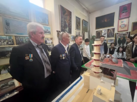 23.04.2026 күні гимназияның 7-сынып оқушылары қалалық балалар кітапханасында өткен рухани тәрбиелеу мақсатындағы көрмеге қатысты.